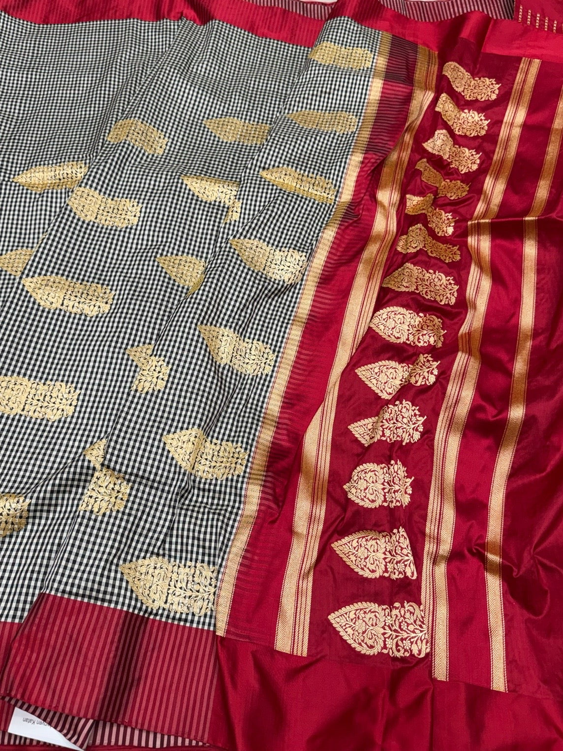 Black Handwoven Pure Banarasi Silk Saree