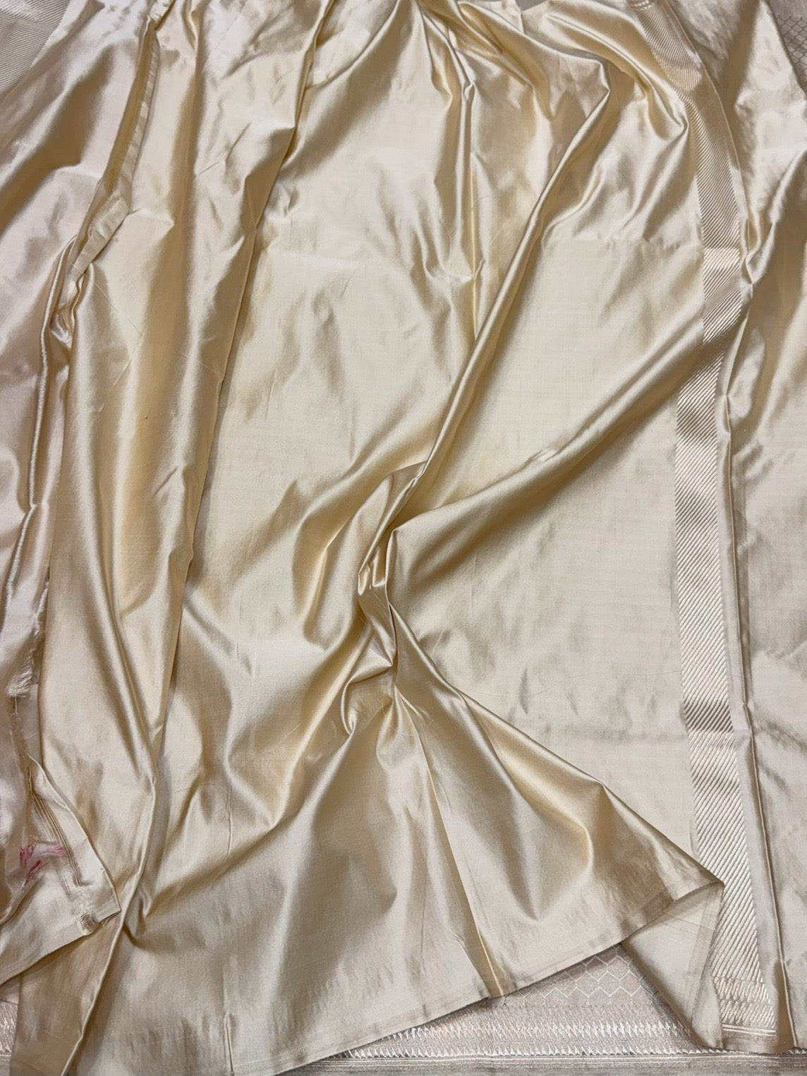 Ivory Handwoven Pure Banarasi Satin Tanchoi Silk Saree – Luxury Handwoven Wedding & Festive Saree