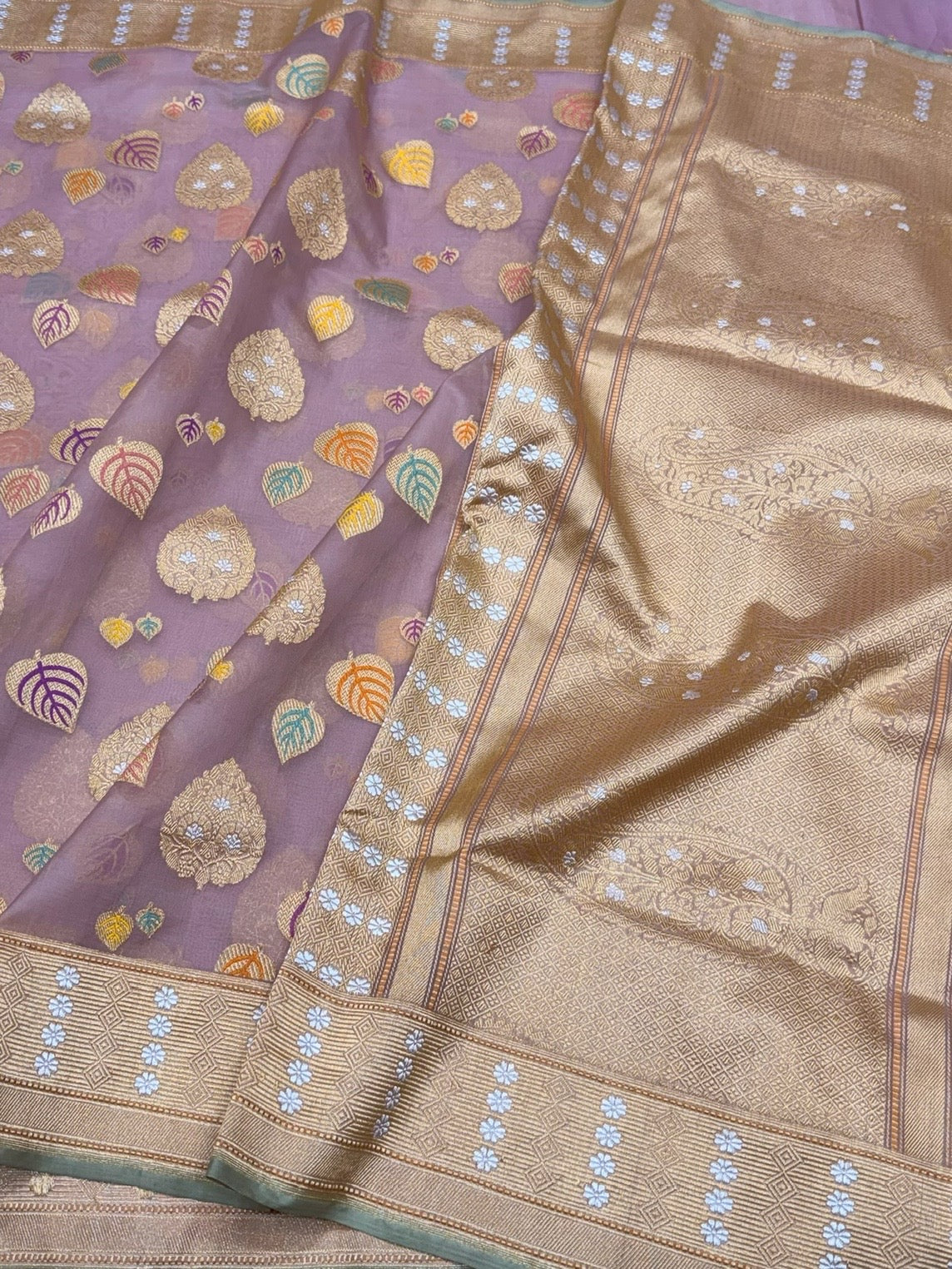 Dusty Lilac Handwoven Pure Banarasi Organza Silk Saree – Kadwa Weave with Meenakari Motifs