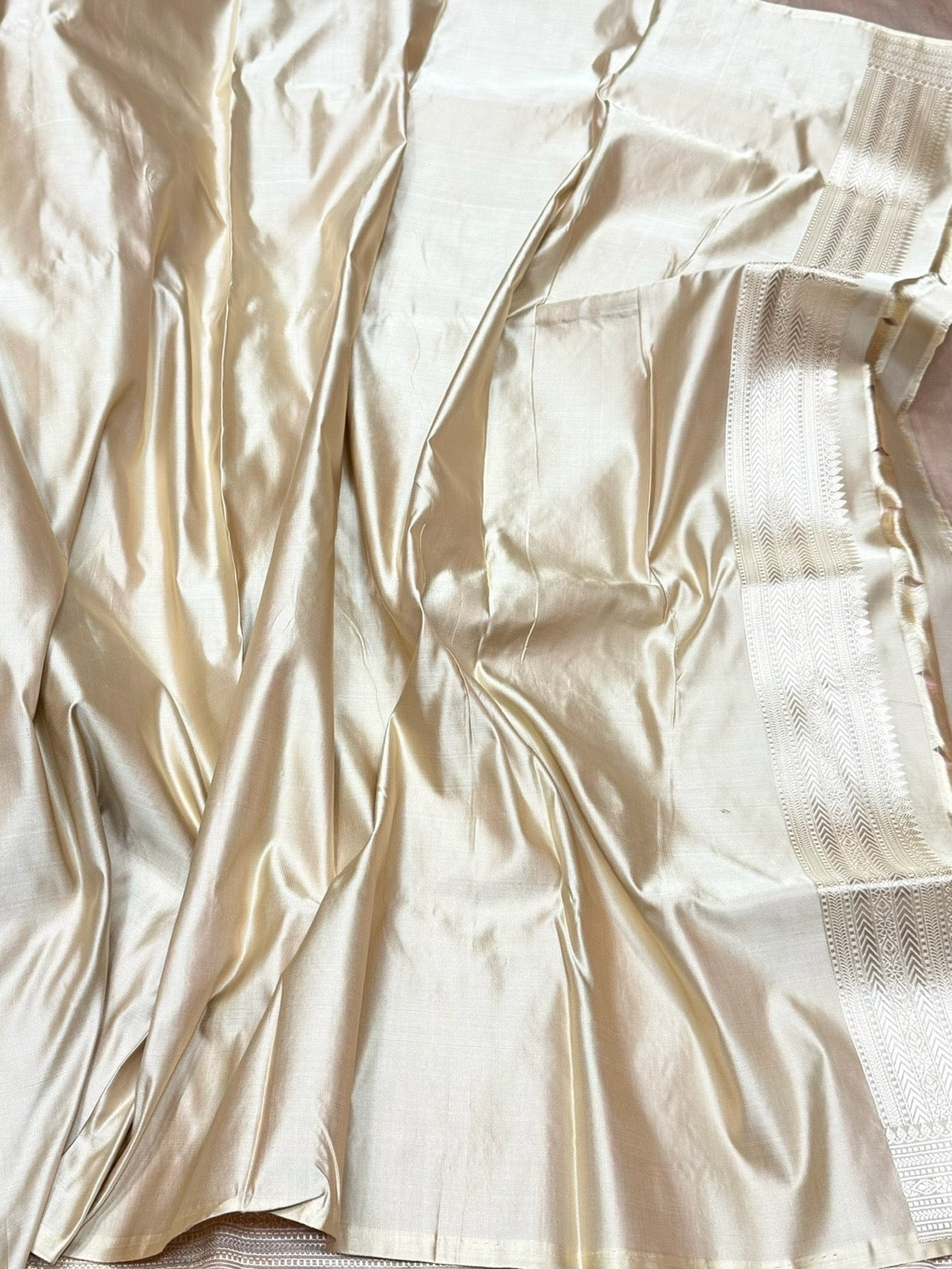 Cream Handwoven Pure Banarasi Satin Tanchoi Silk Saree – Luxurious Satin Silk with Kadwa Weave