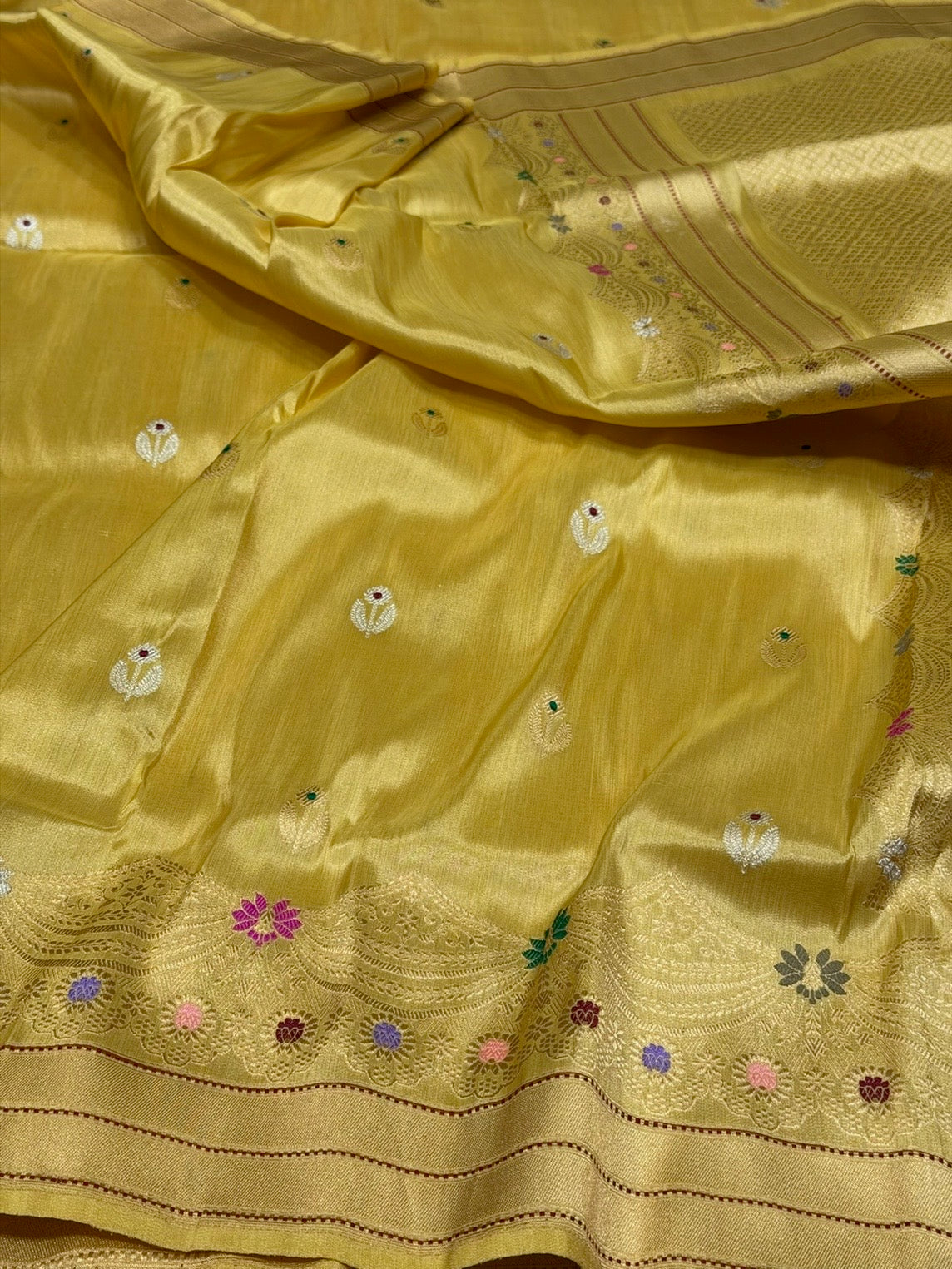 Yellow Handwoven Pure Banarasi Tissue Silk Saree – Kadwa Weave in 100% Pure Tissue Silk