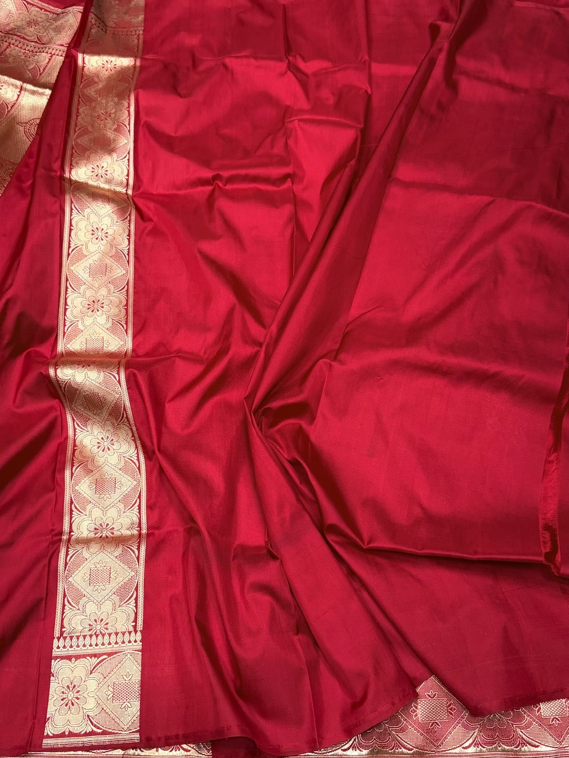 Red Handwoven Pure Banarasi Silk Saree – Katan Silk, Kadwa Weave & Elegant Traditional Border