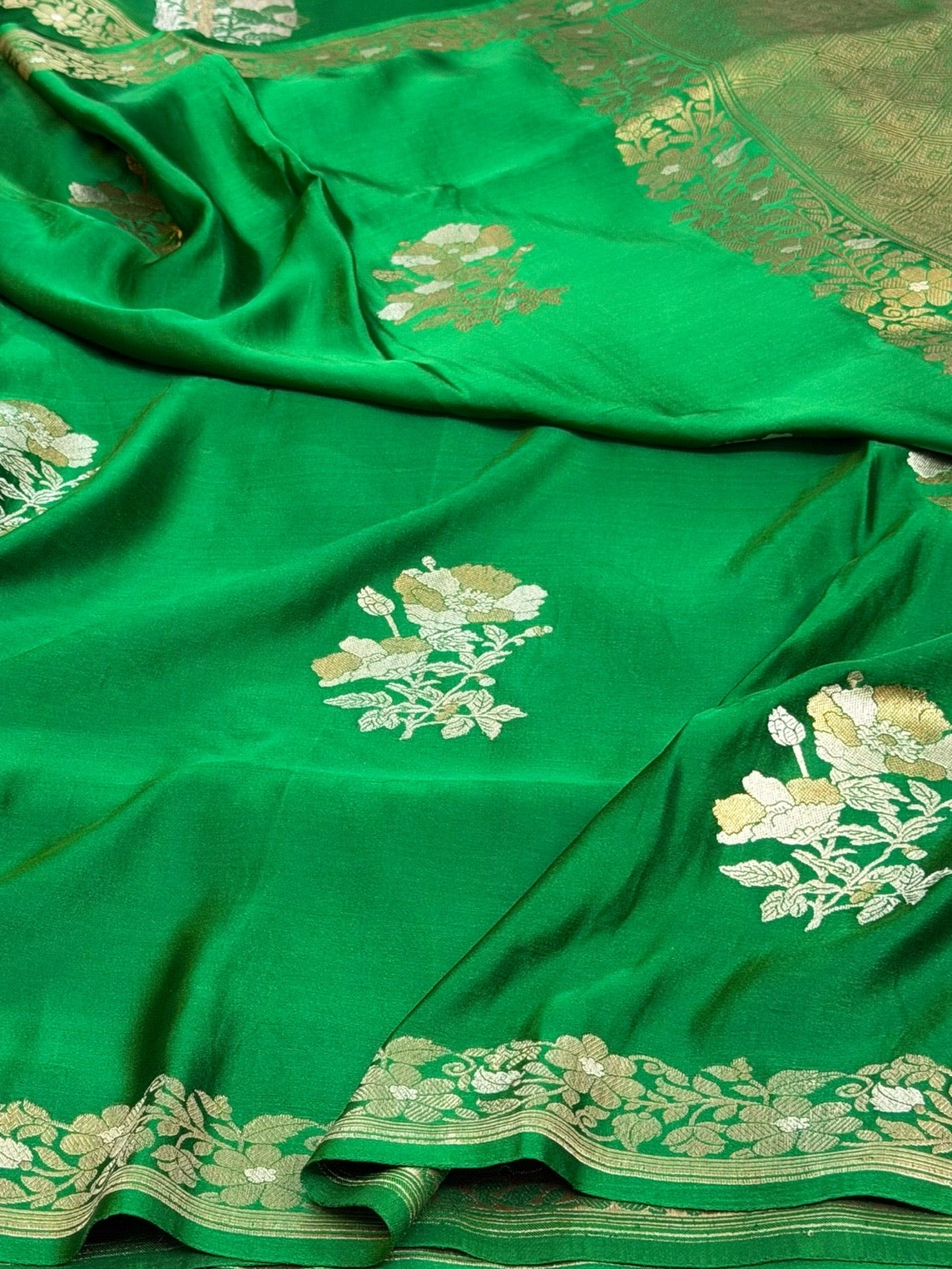 Green Handwoven Pure Banarasi Mashru Satin Silk Saree