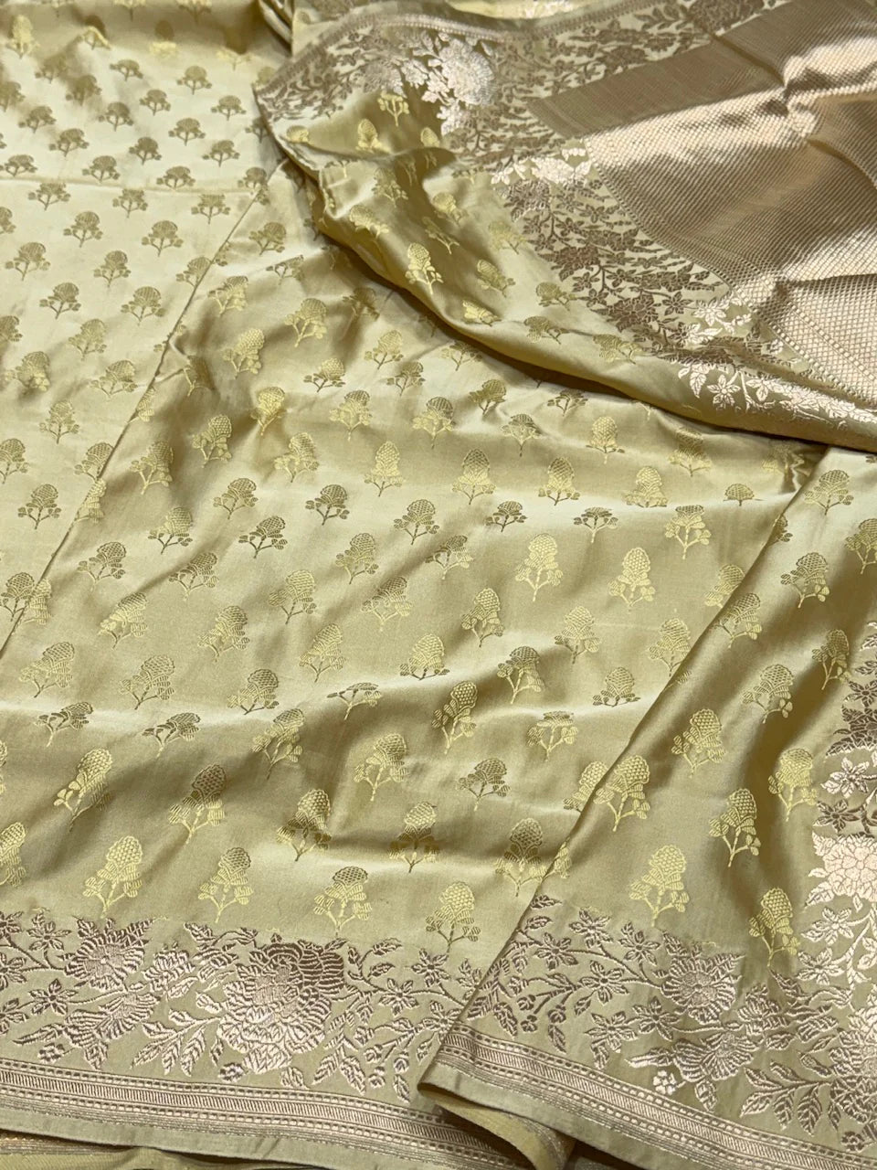 Rose Border Handwoven Pure Banarasi Satin Tanchoi Silk Saree