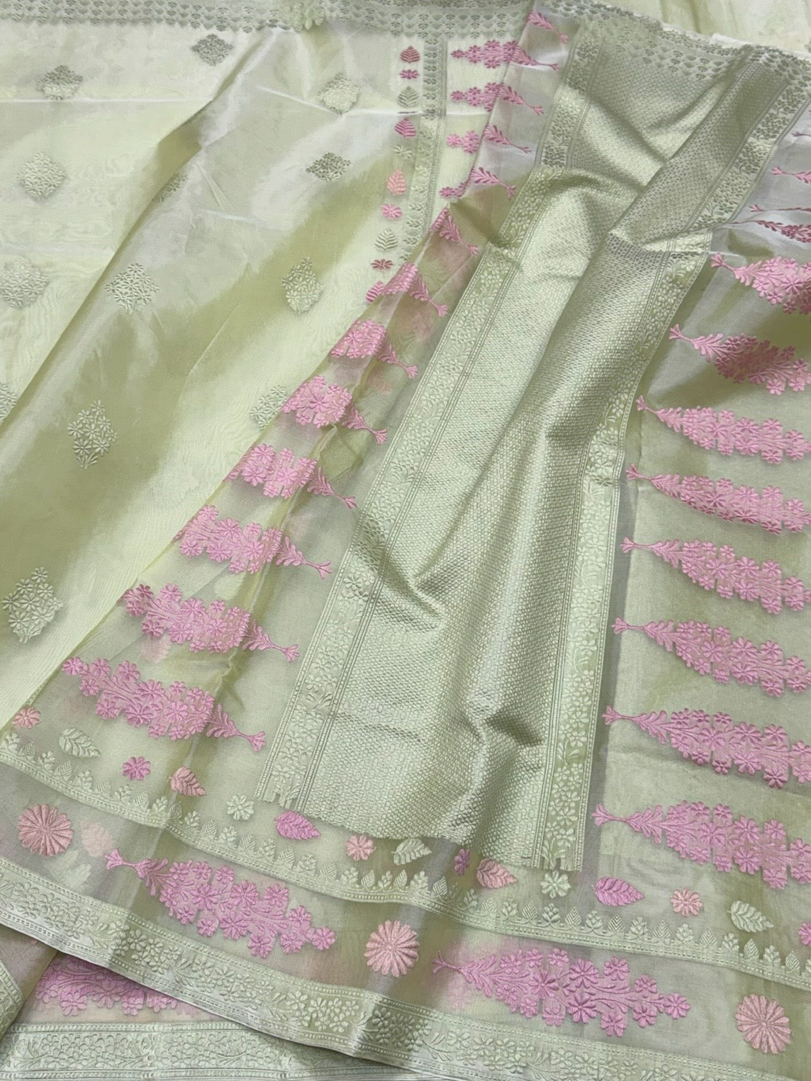 Pista Green Handwoven Pure Banarasi Organza Silk Saree – Kadwa Weave with Skirt Border