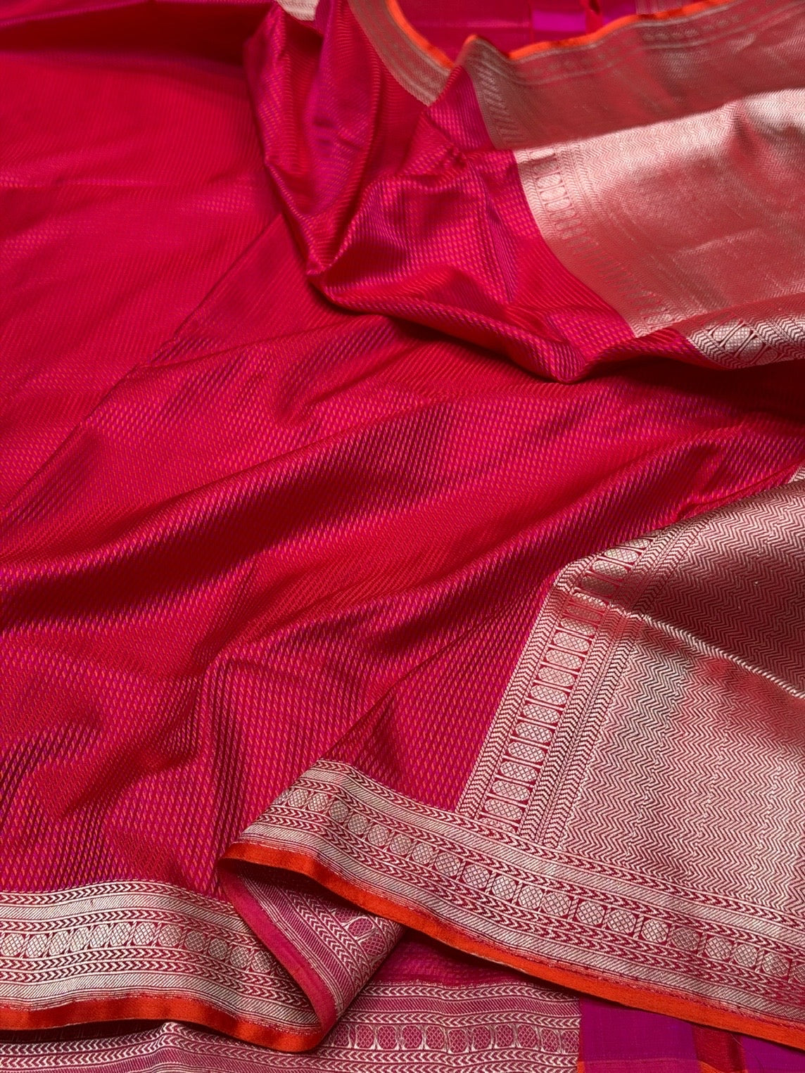 Red Handwoven Pure Banarasi Satin Tanchoi Silk Saree – Kadwa Weave | Authentic Banaras Handloom