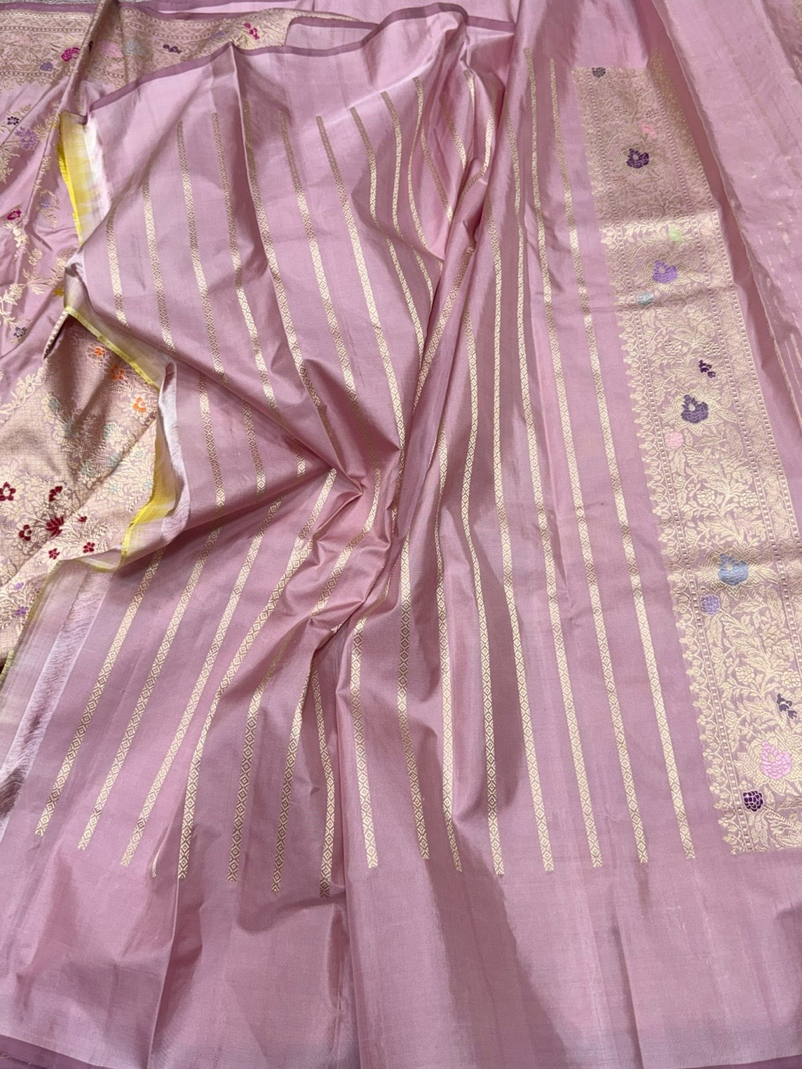 Light Mauve Handwoven Pure Banarasi Silk Saree