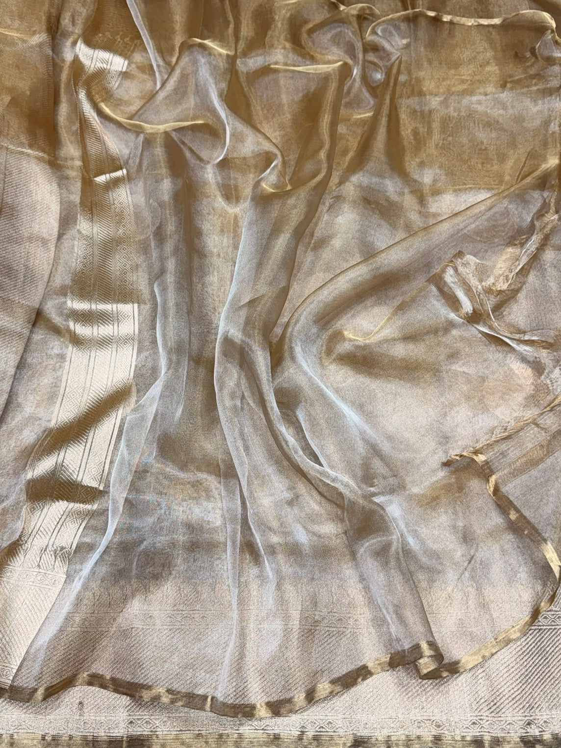 Champagne Gold Handwoven Pure Banarasi Tissue Saree – Kadwa Weave, Pure Tissue Saree