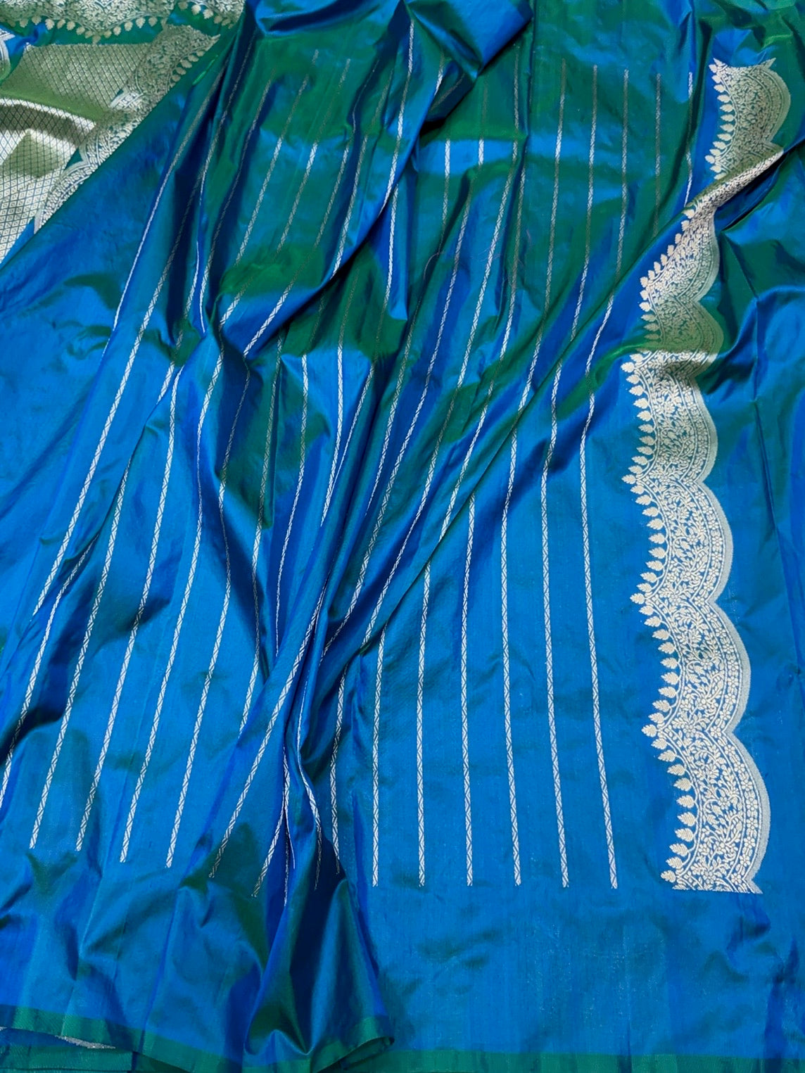 Peacock Blue Handwoven Banarasi Scallop Border Katan Silk Saree – Luxury Kadwa Handloom Wedding & Festive Saree