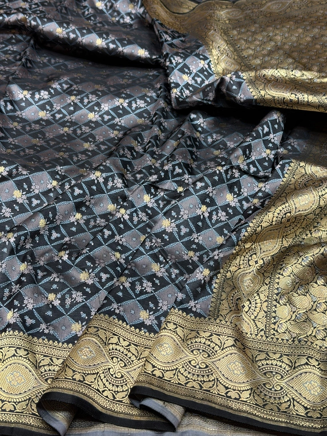 Black Handwoven Pure Banarasi Satin Tanchoi Silk Saree