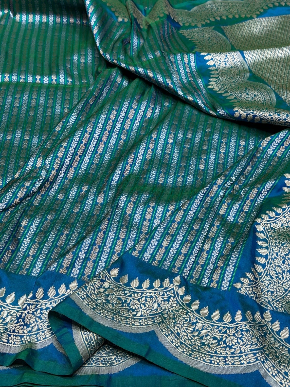 Peacock Blue Handwoven Banarasi Scallop Border Katan Silk Saree – Luxury Kadwa Handloom Wedding & Festive Saree