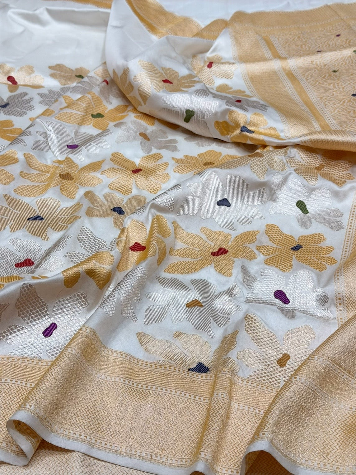 White Handwoven Pure Banarasi Silk Saree
