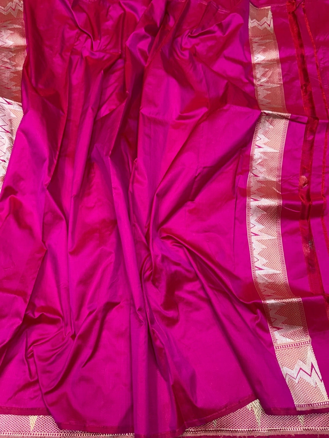 Rani Pink Handwoven Pure Banarasi Silk Saree – Kadwa Weave | Pure Katan-Mulberry Silk | Luxury Banarasi Elegance