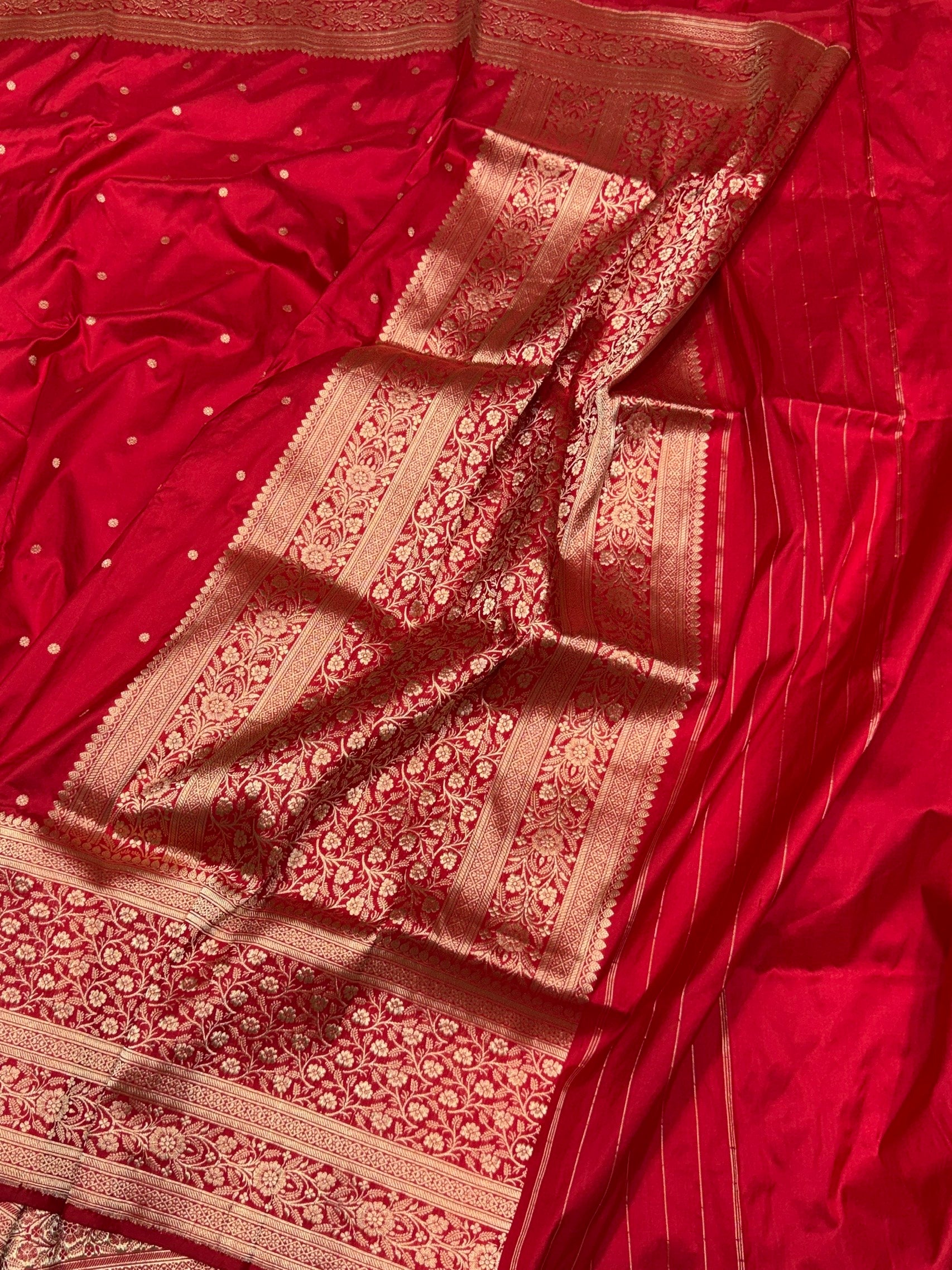 Red Handwoven Vintage Banarasi Silk Saree