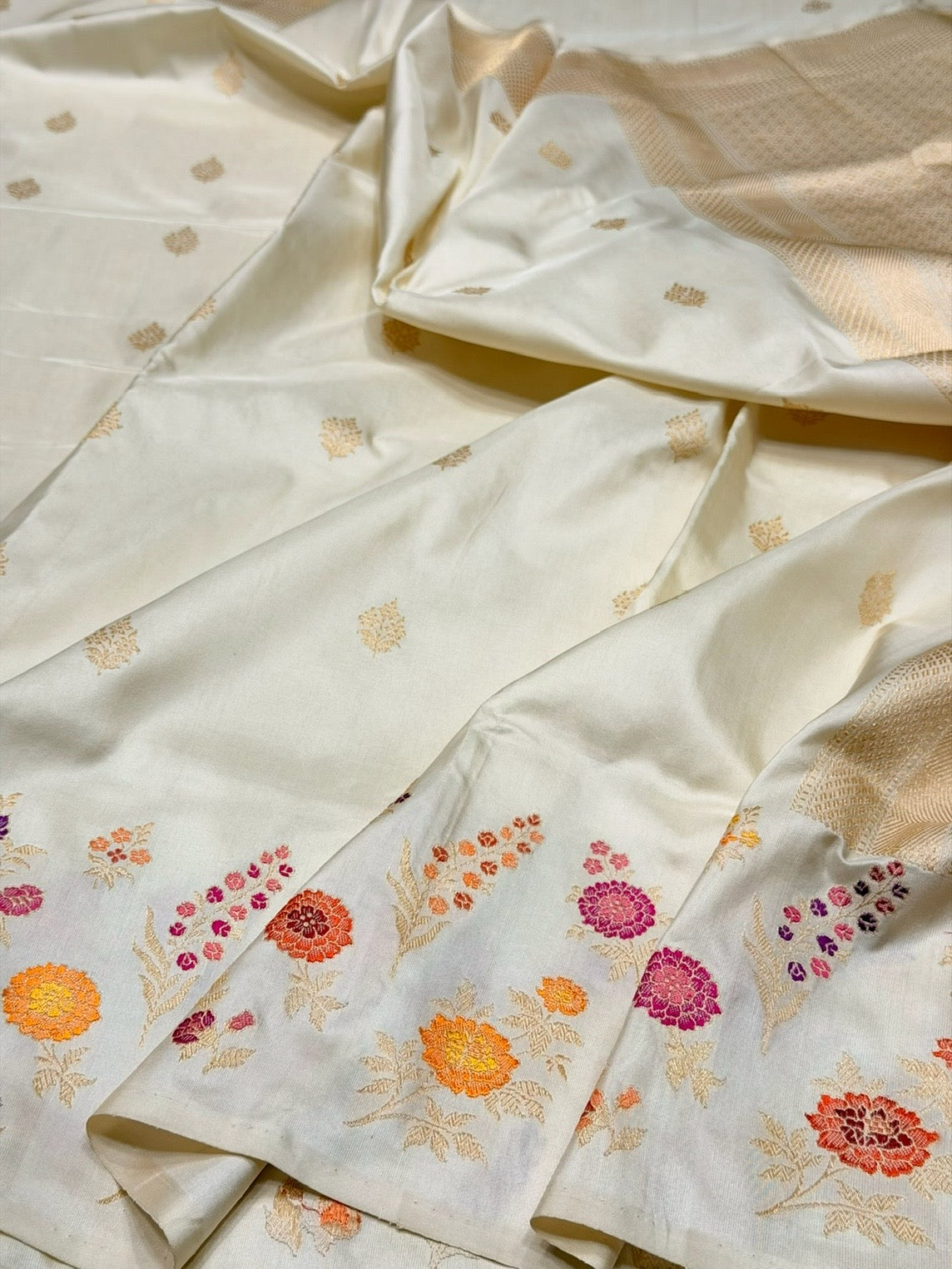 Ivory Handwoven Pure Banarasi Silk Saree