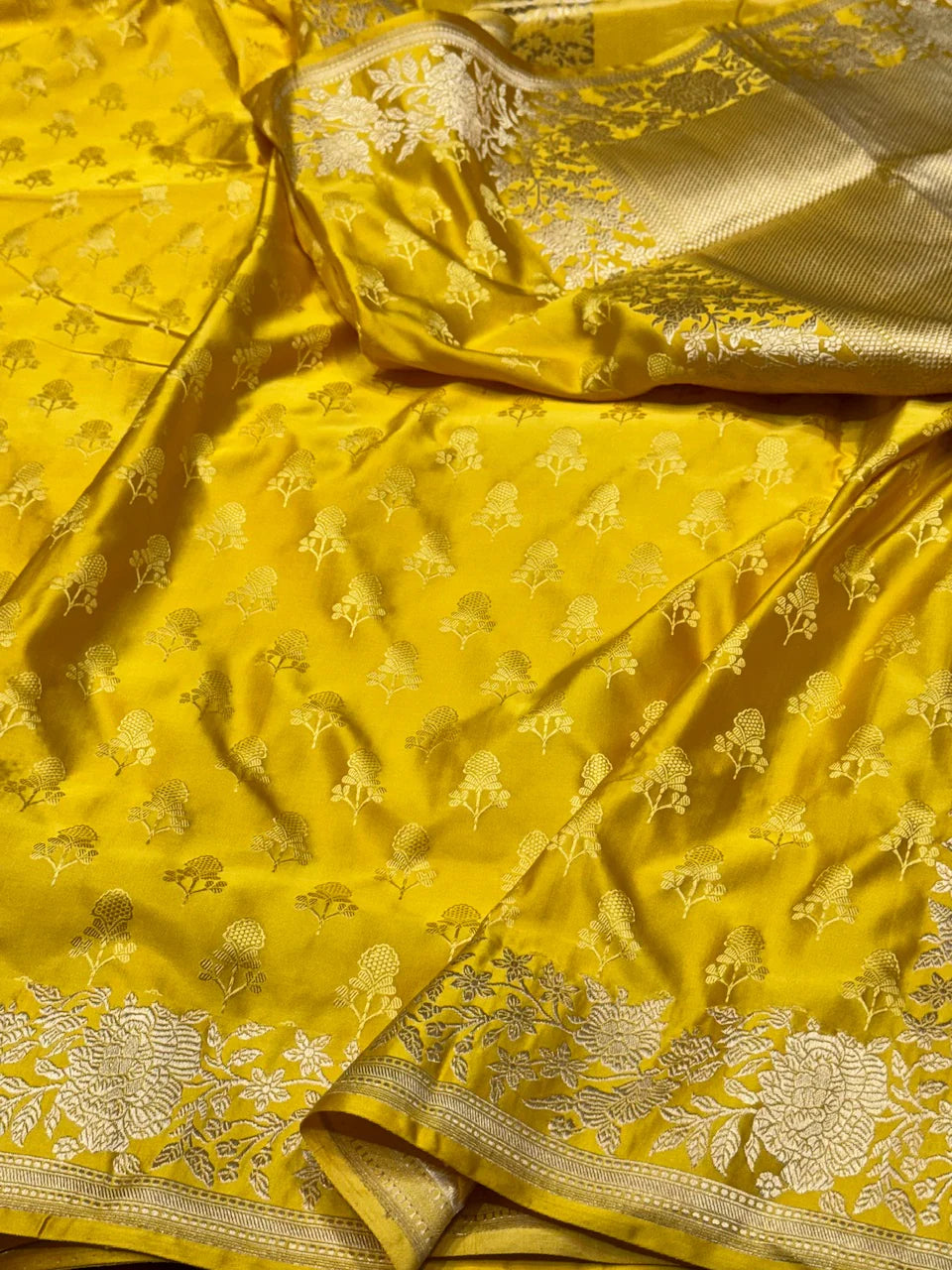 Rose Border Handwoven Pure Banarasi Satin Tanchoi Silk Saree