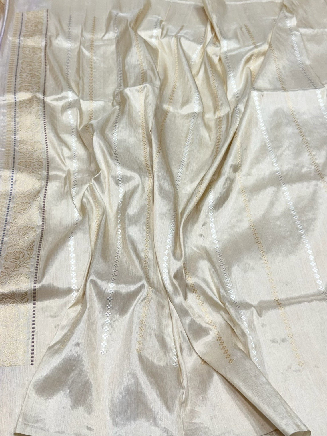 Cream Handwoven Pure Banarasi Tissue Silk Saree