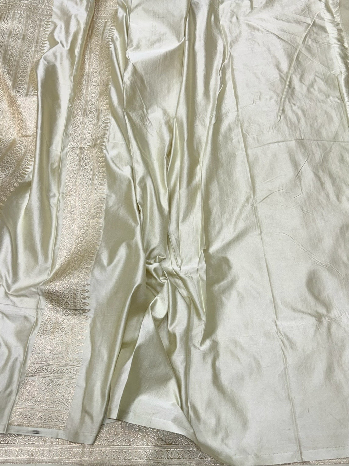 Cream Handwoven Vintage Pure Banarasi Satin Silk Saree