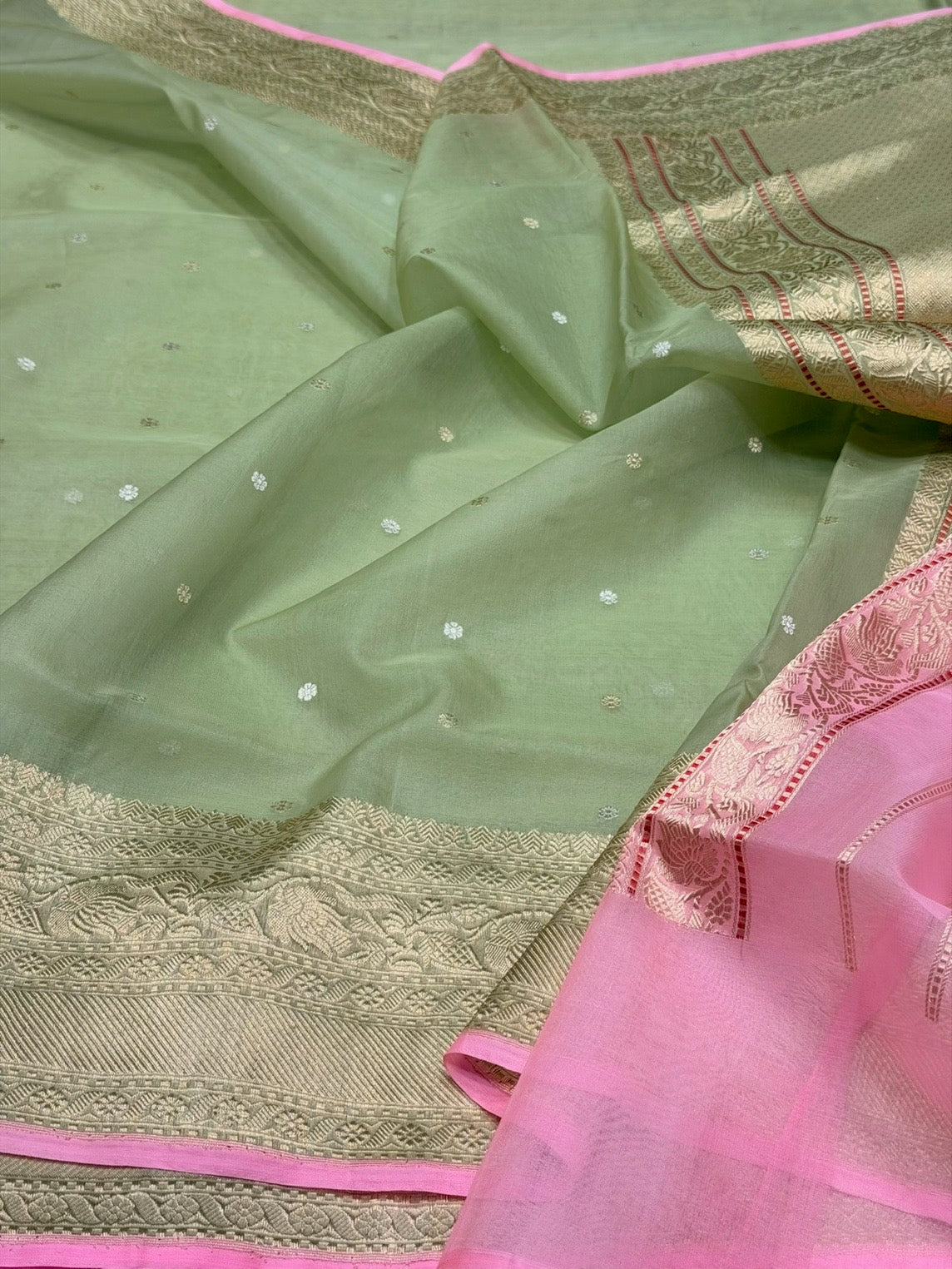 Pista Green Handwoven Pure Banarasi Organza Silk Saree – Kadwa Weave in Kora Mulberry Silk