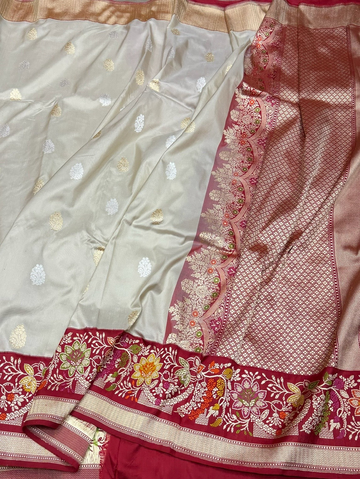 Cream / Red Handwoven Pure Banarasi Ektara Silk Saree