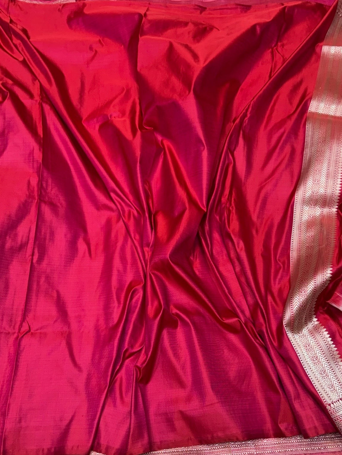 Red Handwoven Pure Banarasi Satin Tanchoi Silk Saree – Satin Silk | Kadwa Weave | Traditional Banarasi Elegance