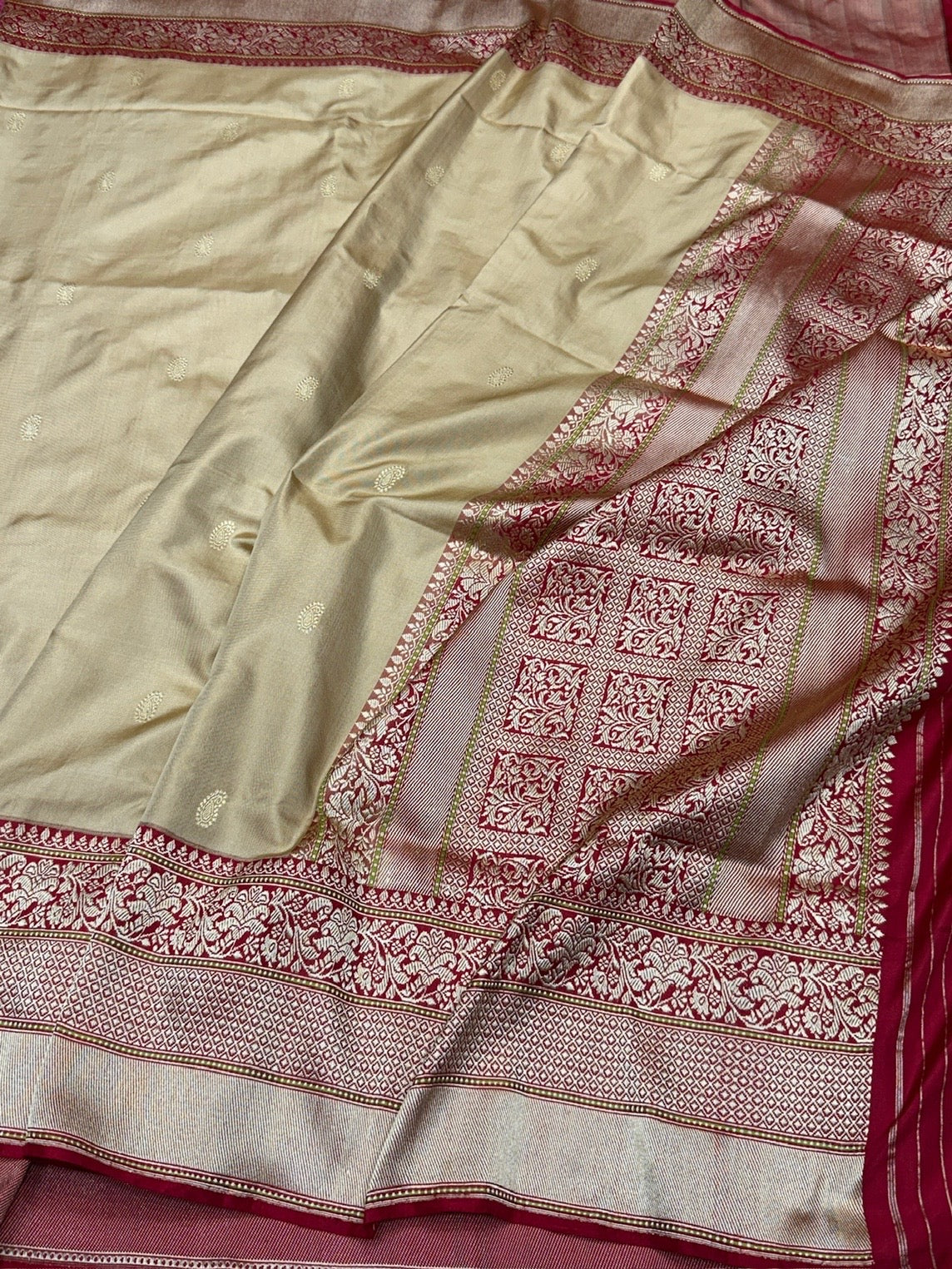Cream Handwoven Pure Banarasi Ektara Silk Saree