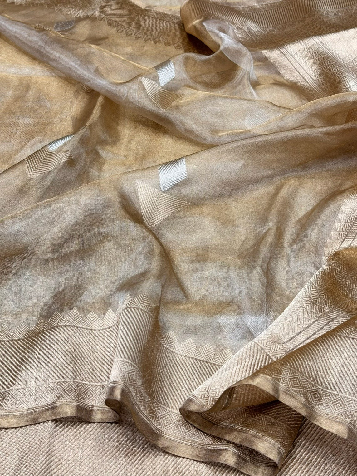 Champagne Gold Handwoven Pure Banarasi Tissue Saree – Kadwa Weave, Pure Tissue Saree
