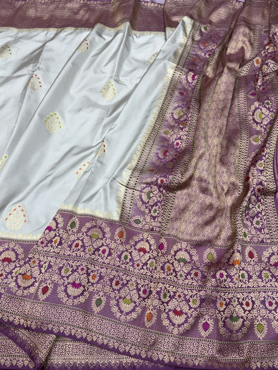 Cream /Magenta Handwoven Pure Banarasi Ektara Silk Saree