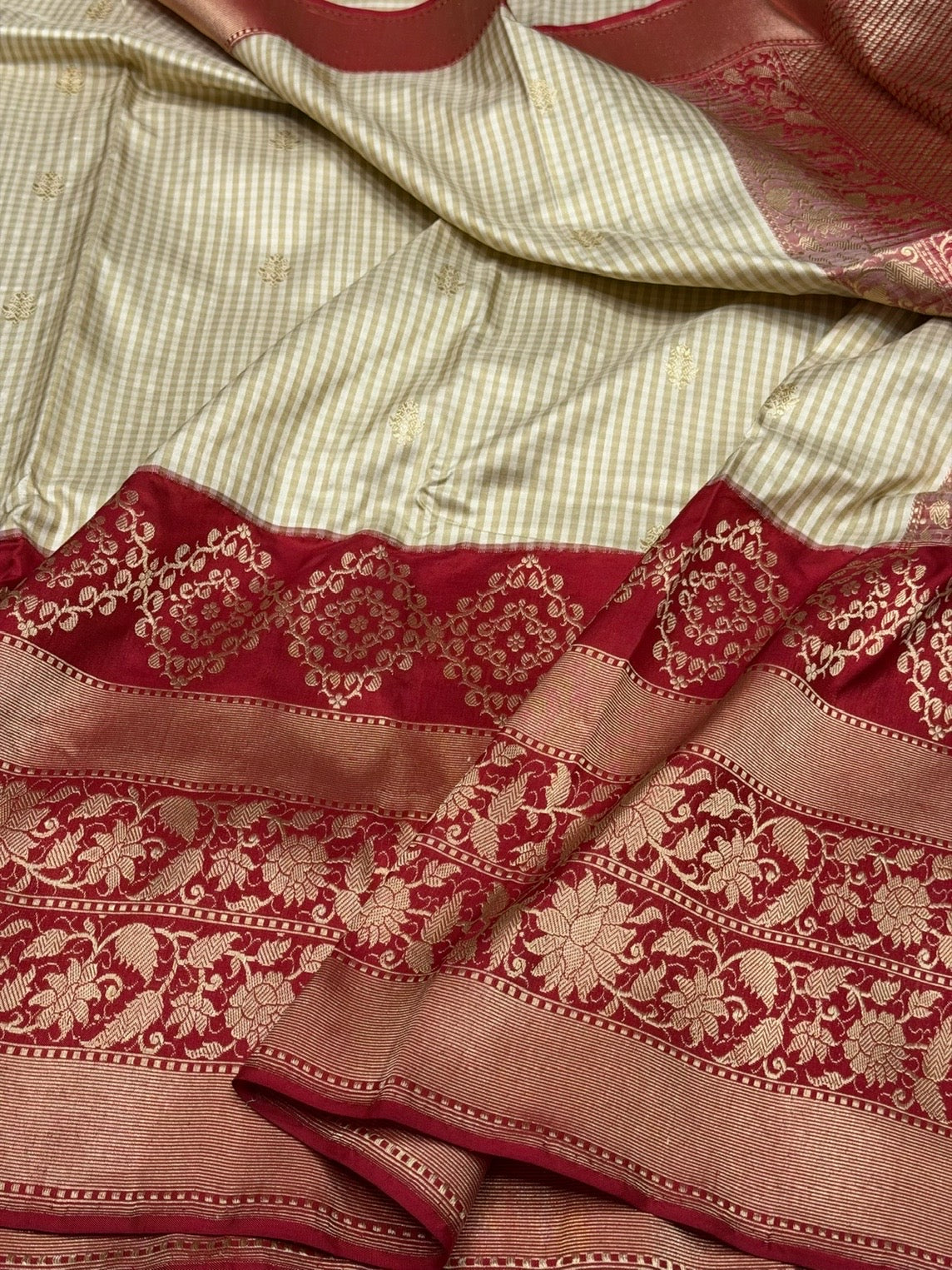 Cream /Red Handwoven Pure Banarasi Ektara Silk Saree