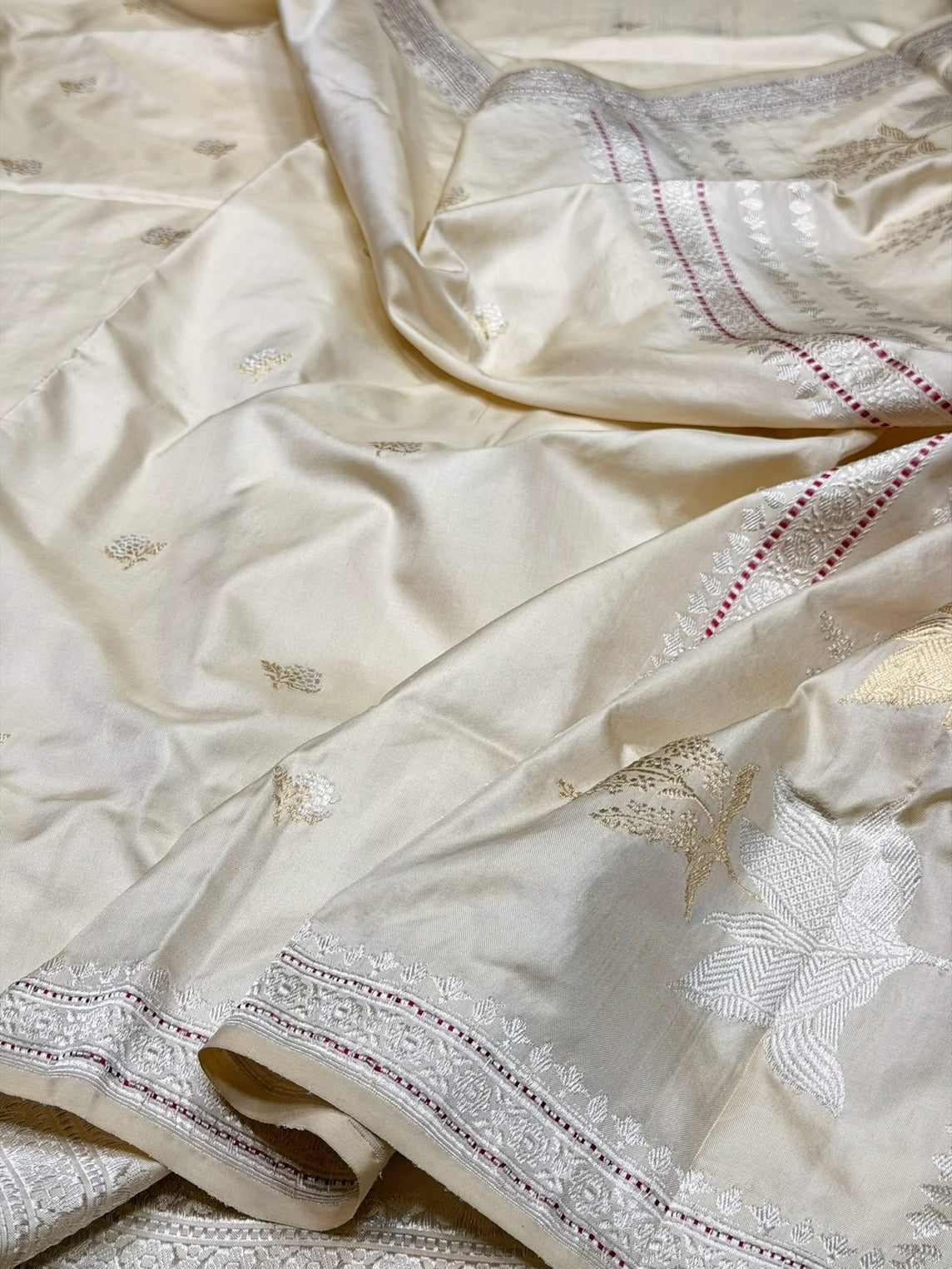 Cream Handwoven Pure Banarasi Ektara Silk Saree