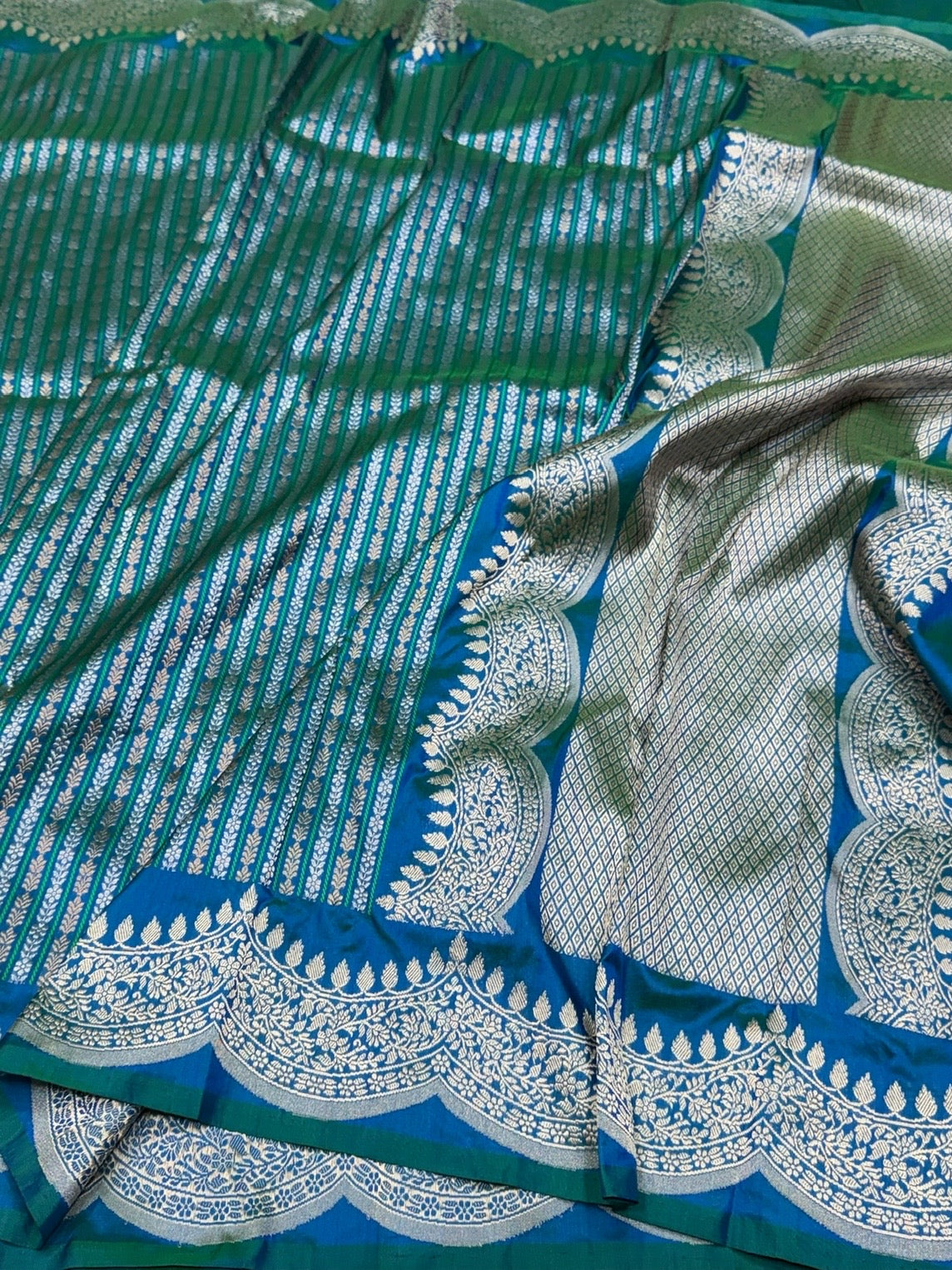 Peacock Blue Handwoven Banarasi Scallop Border Katan Silk Saree – Luxury Kadwa Handloom Wedding & Festive Saree