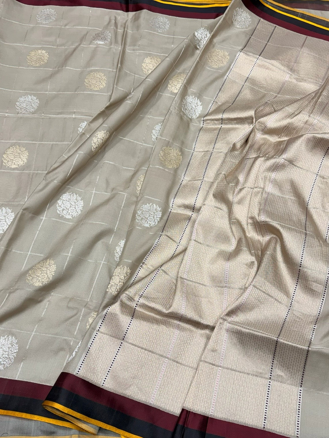 Light Champagne Beige Handwoven Pure Banarasi Ektara Silk Saree with Satin Border – Kadwa Weave | Authentic Banaras Handloom