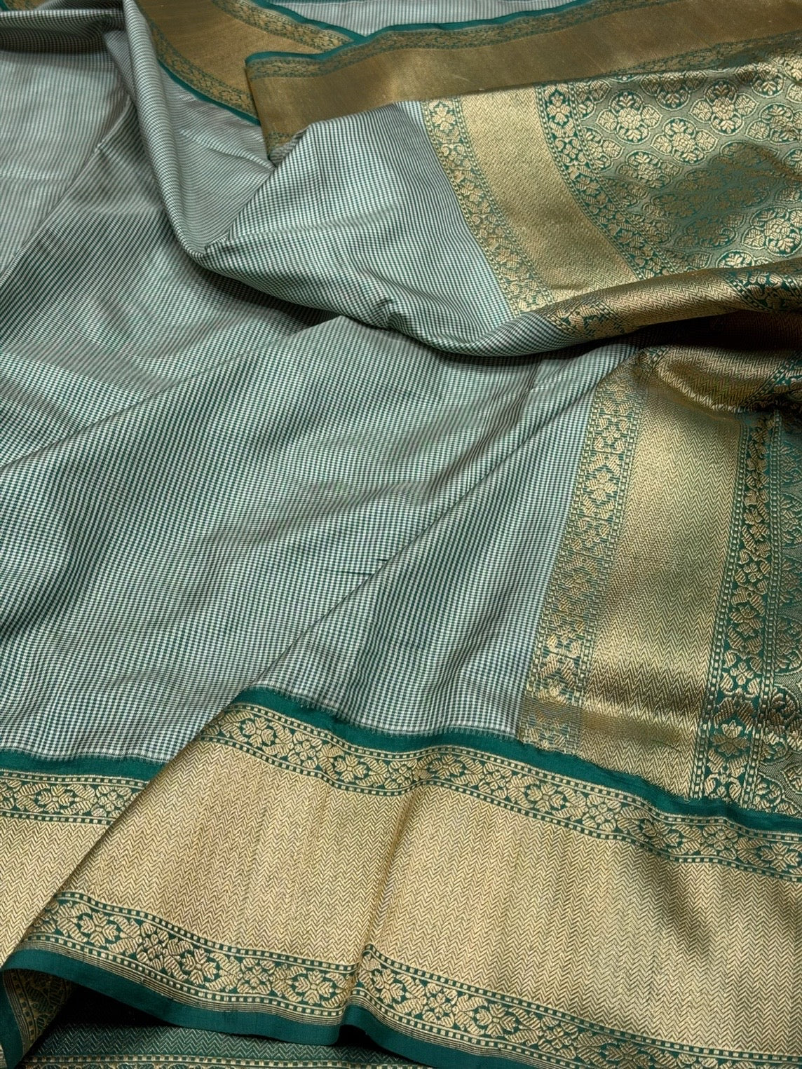 Bottle Green Handwoven Pure Banarasi Silk Saree – Kadwa Weave, Pure Katan-Mulberry Silk
