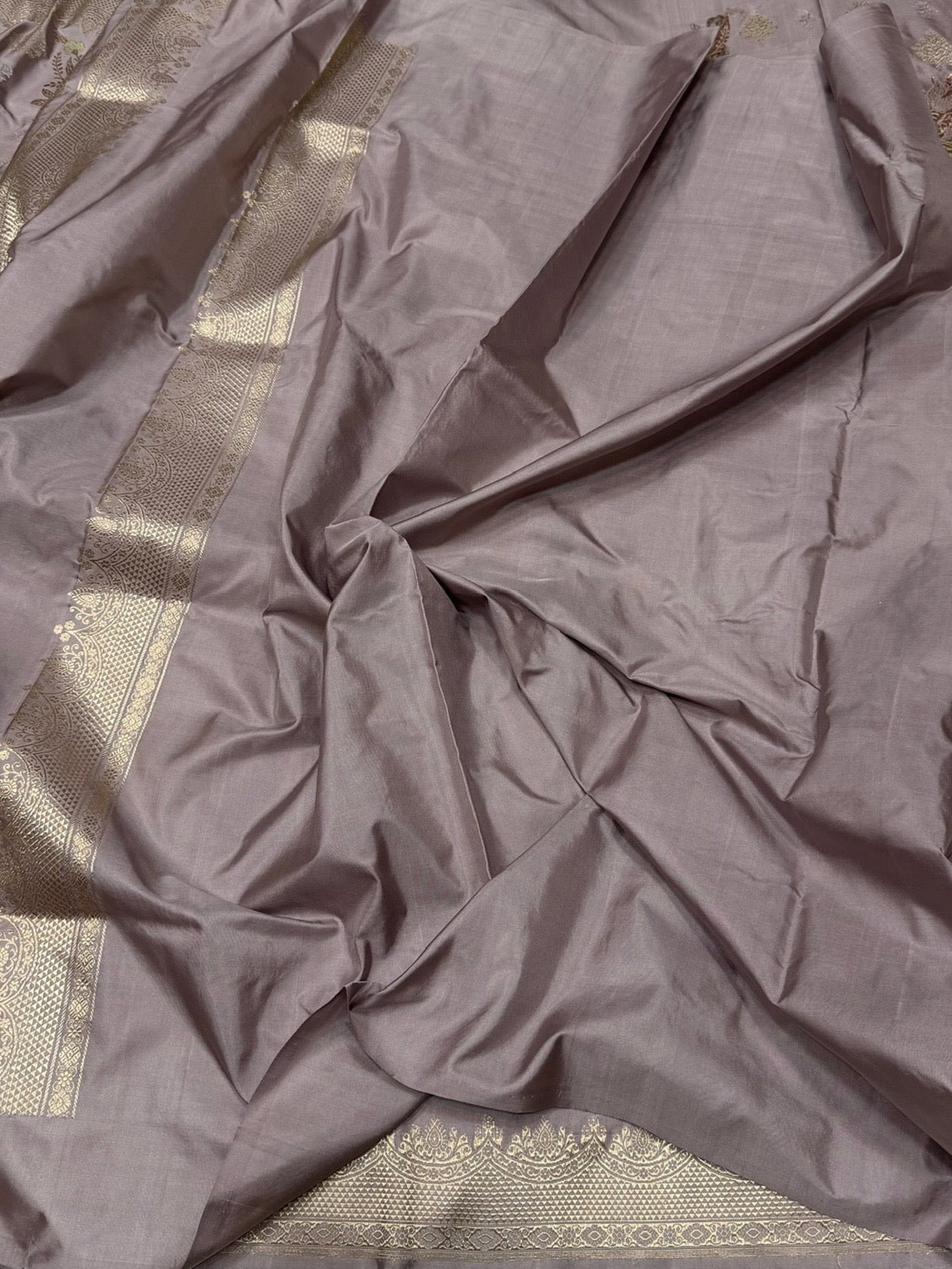 Lilac Handwoven Pure Banarasi Silk Saree