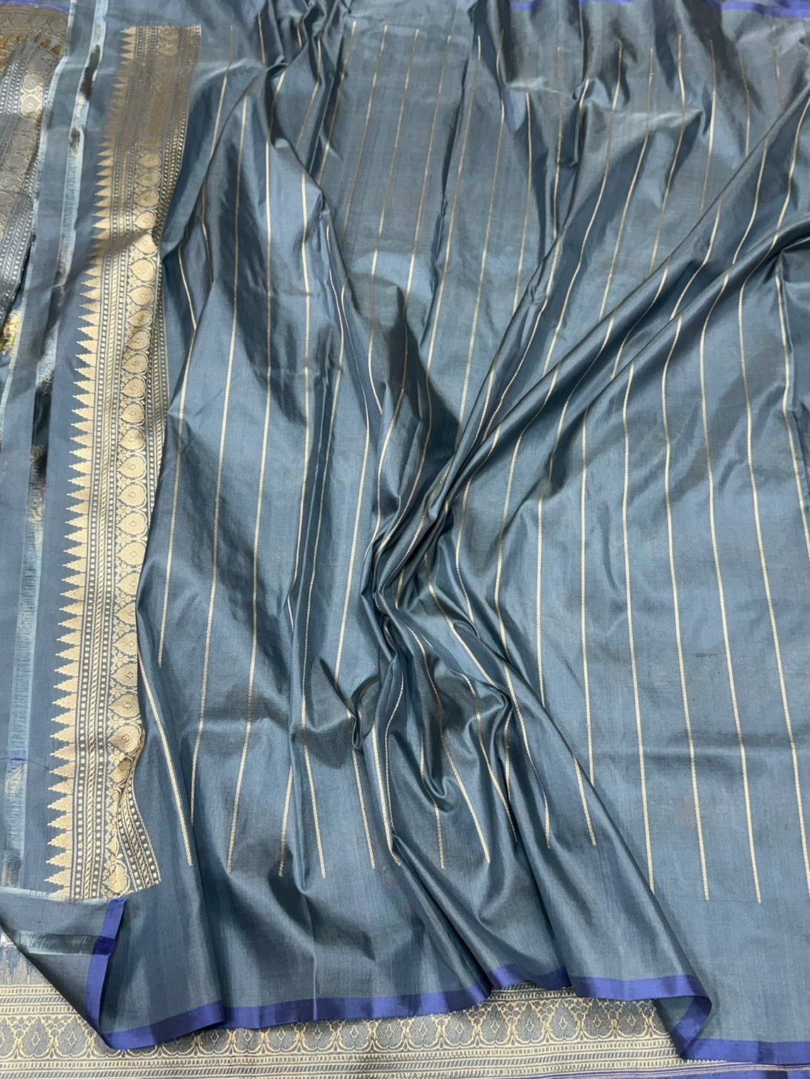 Grey Handwoven Pure Banarasi Katan Silk Saree – Authentic Kadwa Weave