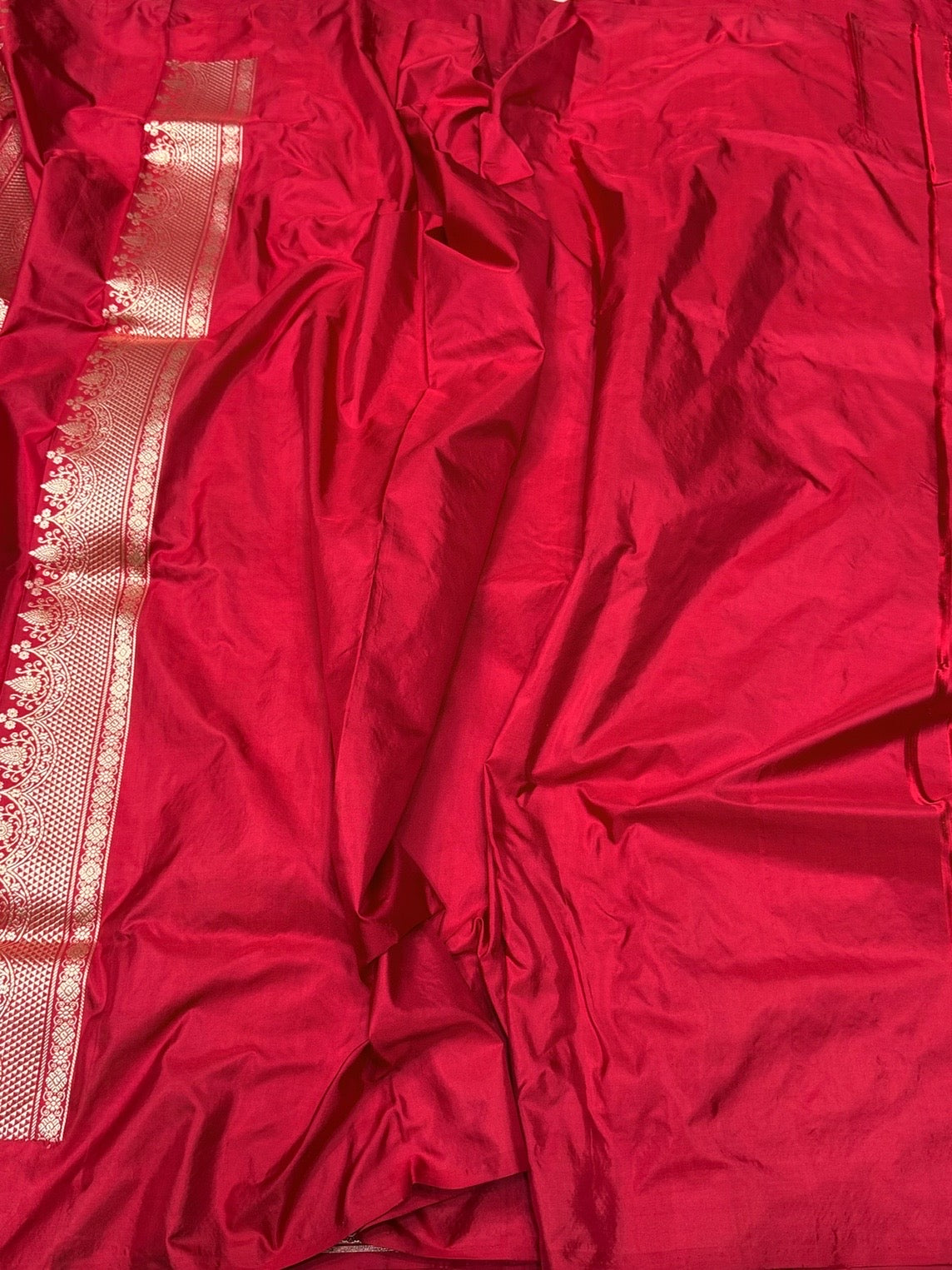 Red Handwoven Pure Banarasi Silk Saree in Kadwa Weave – 100% Katan Mulberry Silk