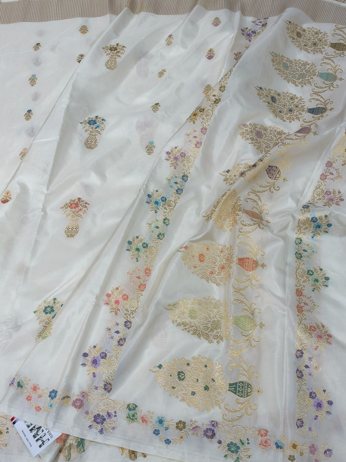 White Handwoven Pure Banarasi Ektara Katan Silk Saree