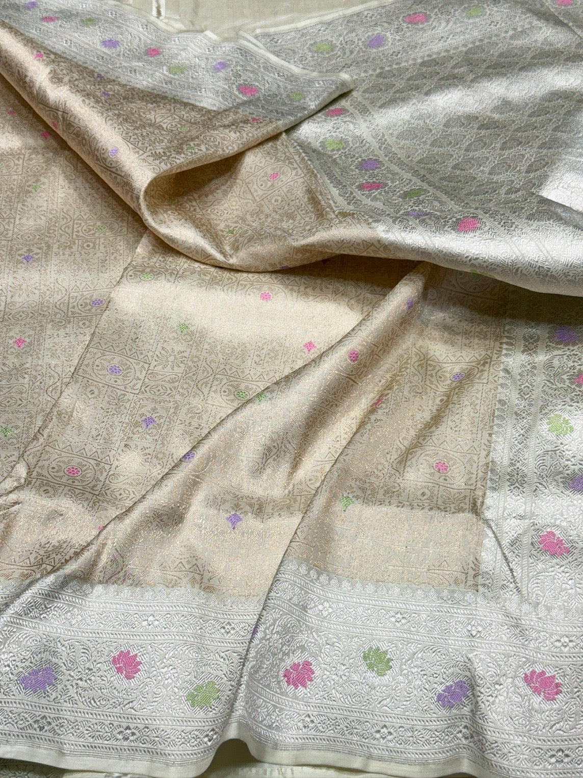 Cream Handwoven Pure Banarasi Tissue Silk Saree