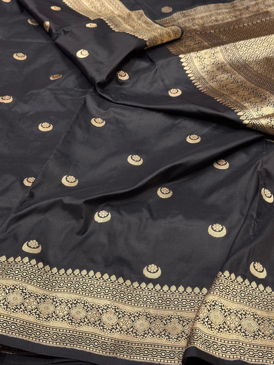 Chand Tara Handwoven Pure Banarasi Silk Saree