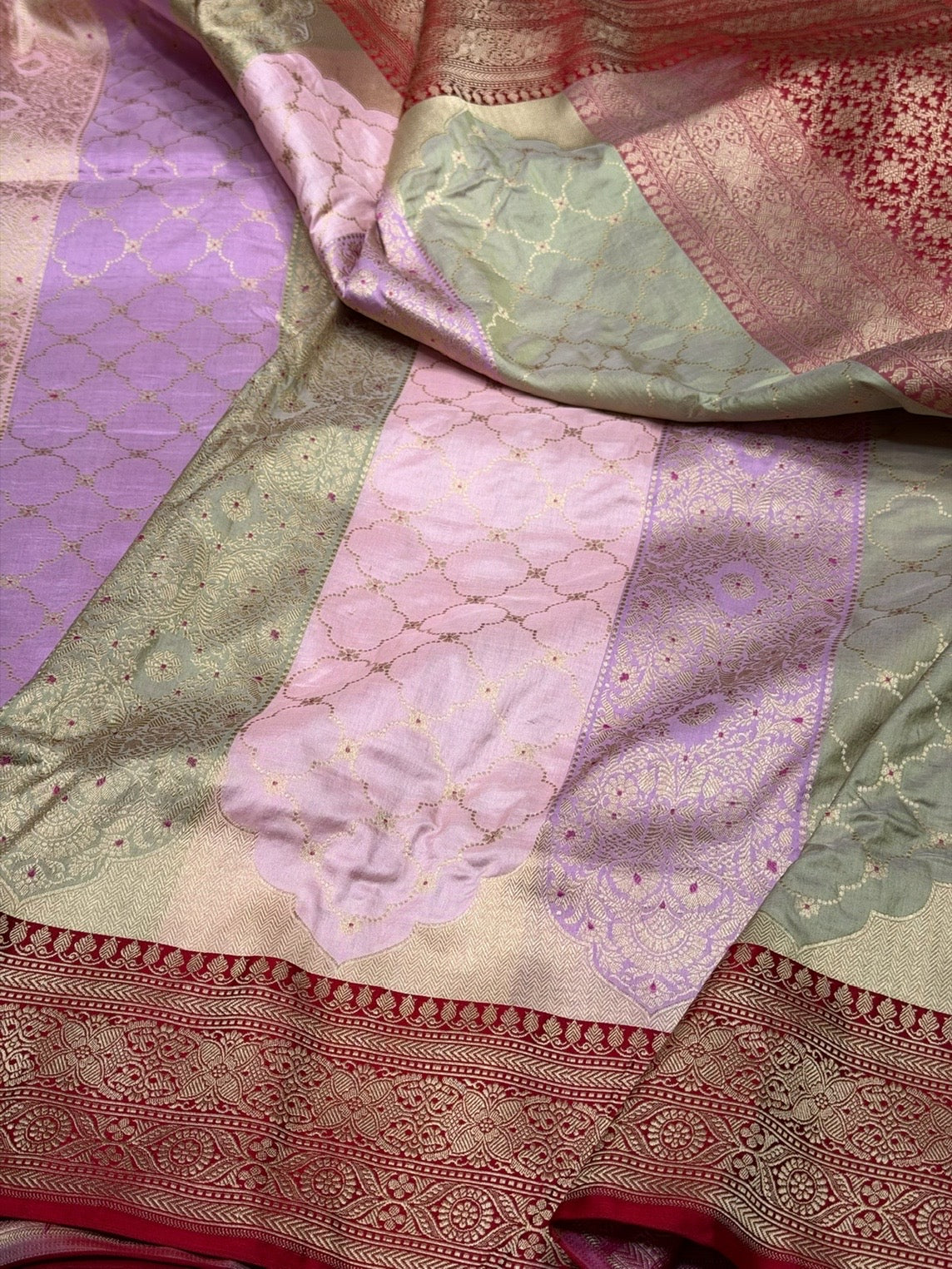 Pastel Pink Handwoven Pure Banarasi Rangkaat Silk Saree – Cutwork Weave in 100% Pure Katan Silk