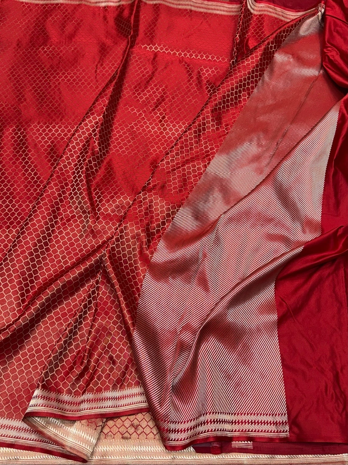 Red Handwoven Pure Banarasi Satin Tanchoi Silk Saree