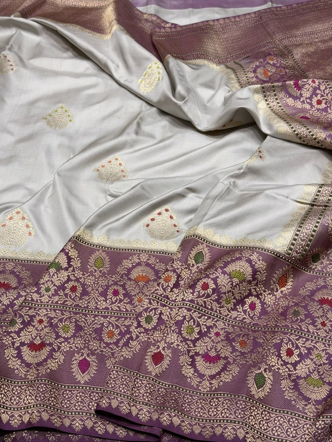 Cream /Magenta Handwoven Pure Banarasi Ektara Silk Saree