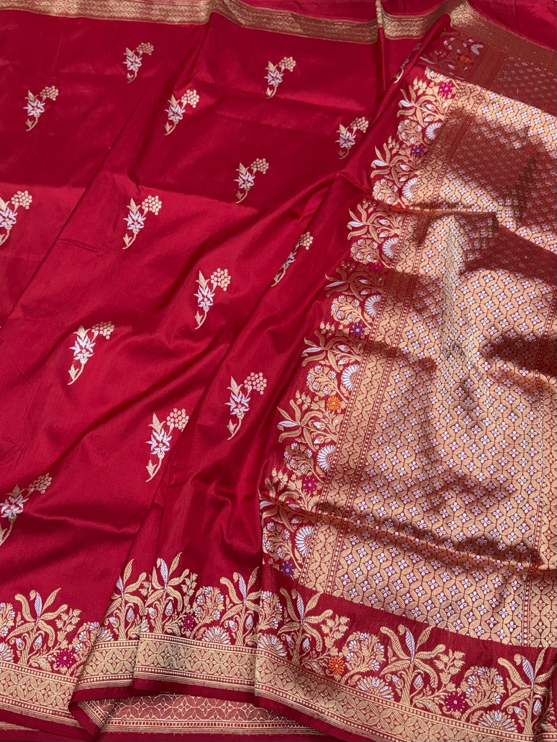 Red Handwoven Pure Banarasi Silk Saree – Traditional Kadwa Weave in 100% Katan Silk
