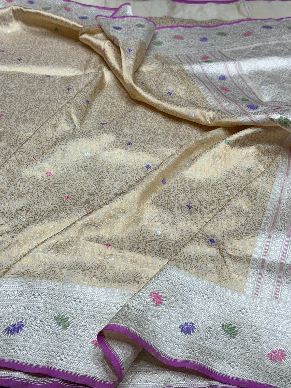 Cream Handwoven Pure Banarasi Tissue Silk Saree – Kadwa Weave in 100% Ektara Tissue Silk