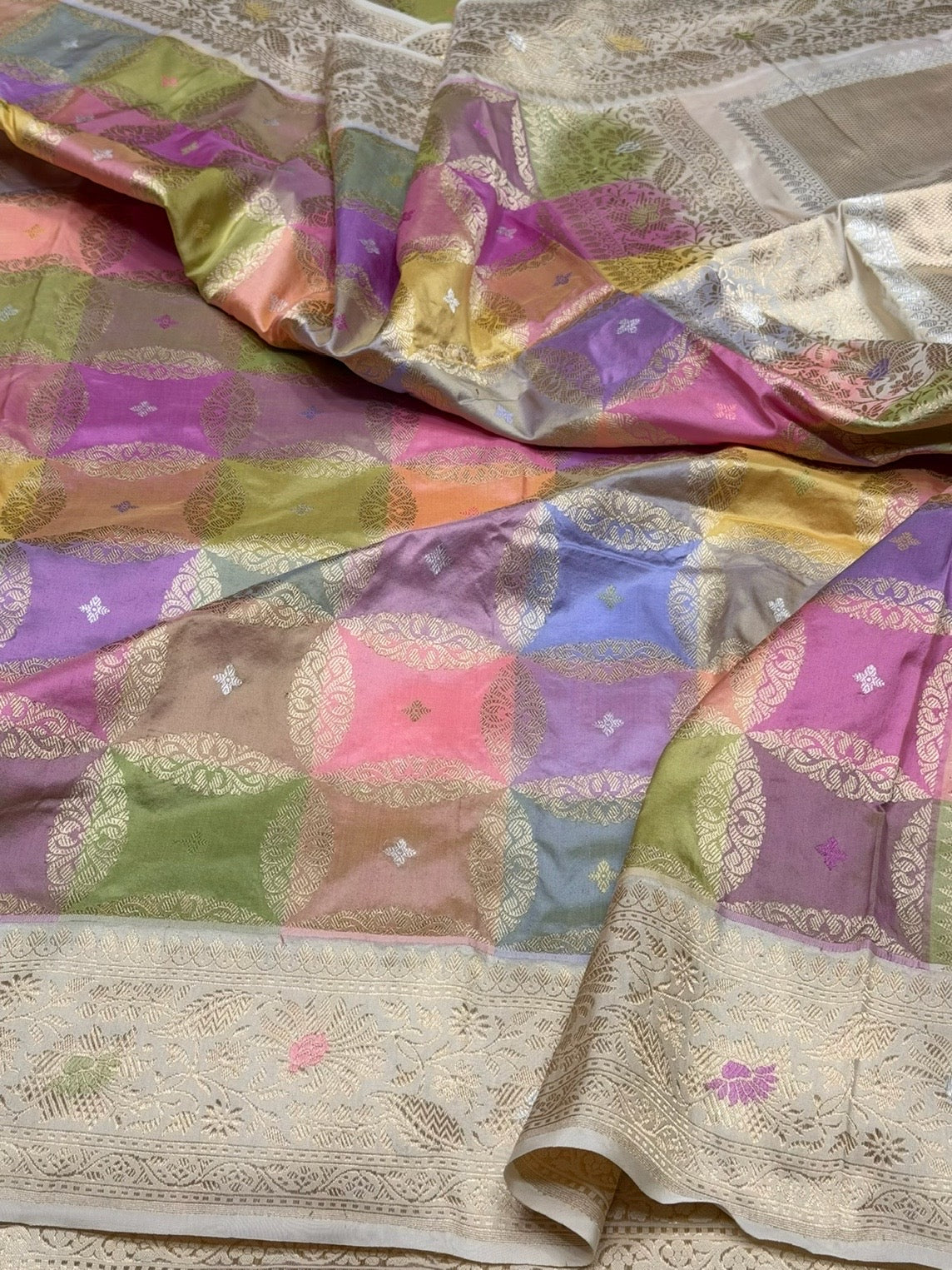 Ivory Handwoven Pure Banarasi Rangkaat Silk Saree – Pure Katan Silk