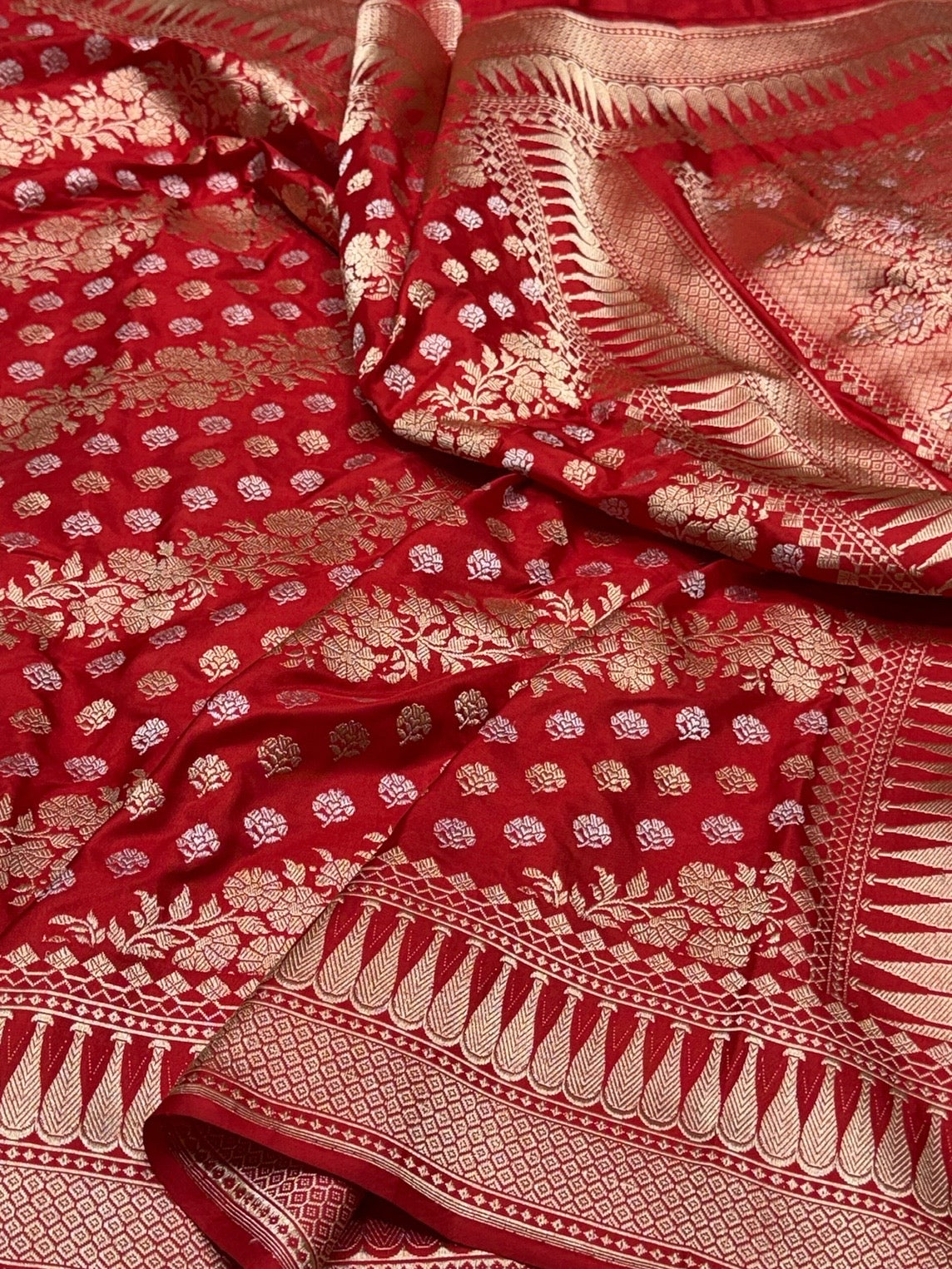 Red Handwoven Pure Banarasi Silk Saree