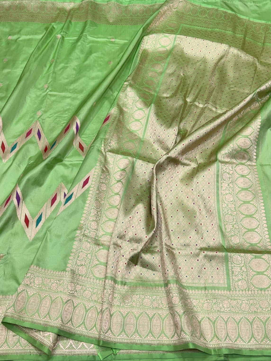 Fresh Parrot Green Handwoven Pure Banarasi Silk Saree | Pure Katan Silk | Kadwa Weave | HMR Handlooms