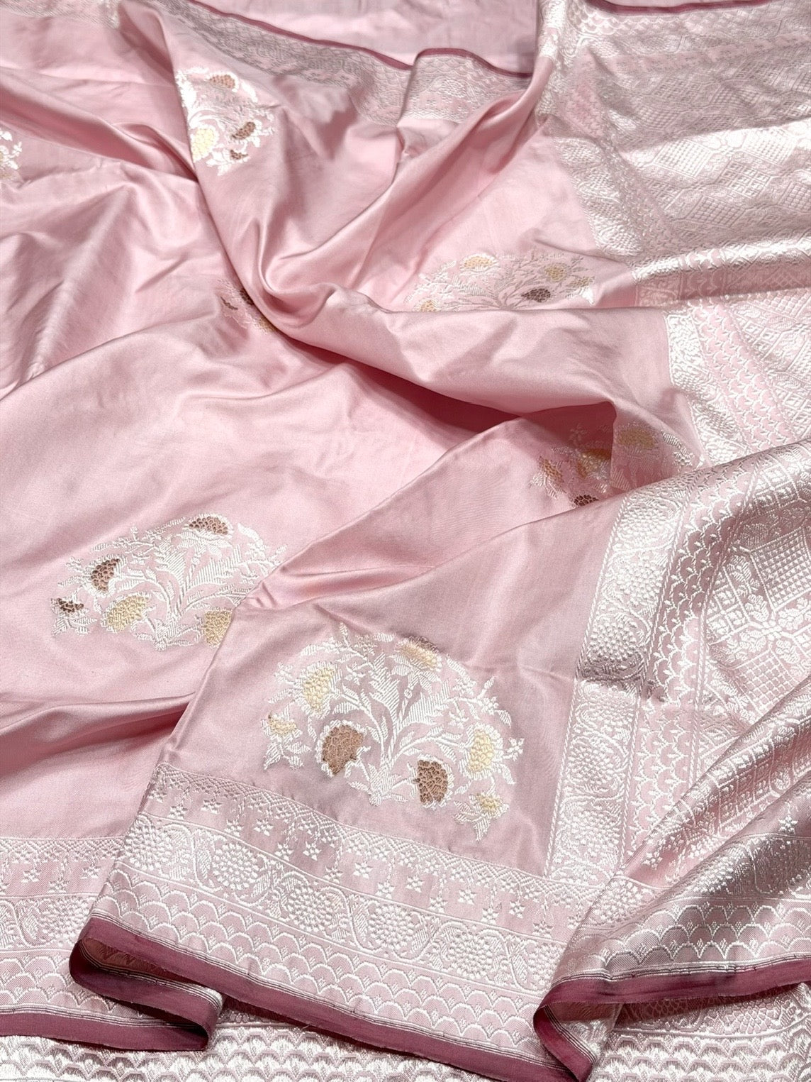 Powder Pink Handwoven Pure Banarasi Ektara Silk Saree – Luxury Kadwa Weave