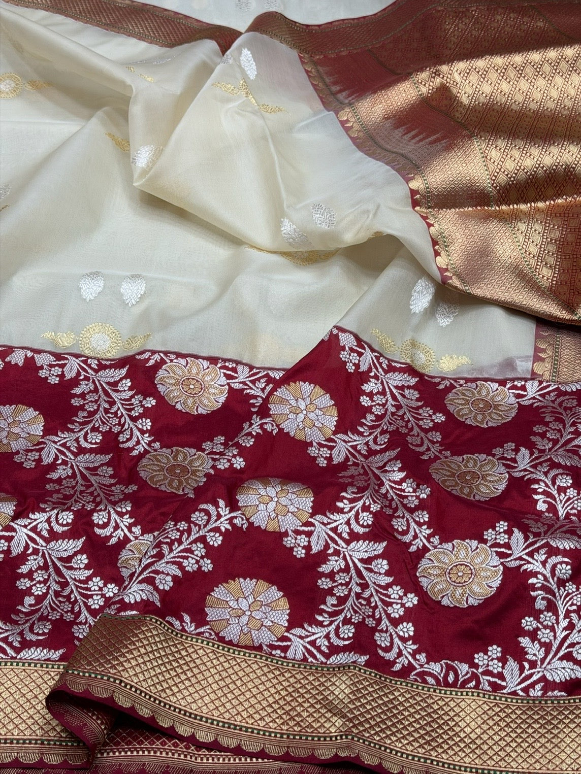 Ivory Handwoven Pure Banarasi Organza Silk Saree in Kadwa Weave | 100% Pure Kora Silk