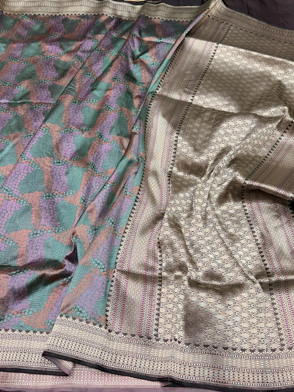 Black Handwoven Pure Banarasi Satin Tanchoi Silk Saree – Kadwa Weave | Authentic Banaras Handloom